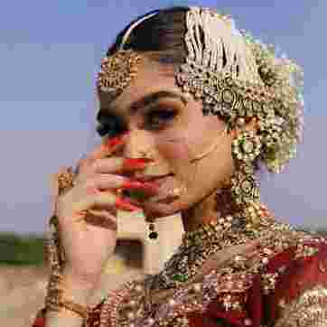 femalephotographerinLahore